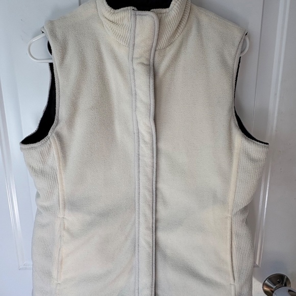Izod Women’s Reversible Quilted Vest, Size M, Excellent Condition - Picture 9 of 9